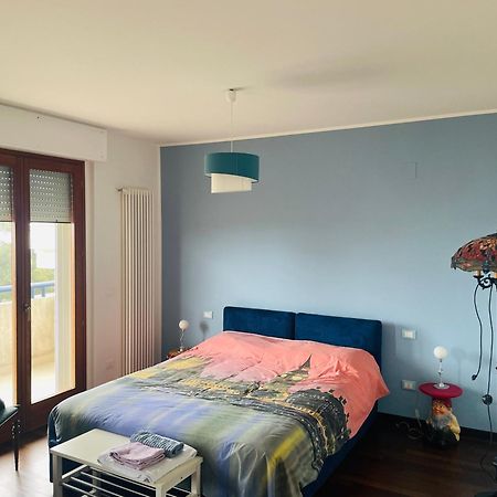 Apartamento Attico Vista E Fronte Mare Zaffiroblu Con Posto Auto Montesilvano Marina Exterior foto