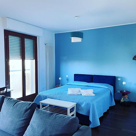 Apartamento Attico Vista E Fronte Mare Zaffiroblu Con Posto Auto Montesilvano Marina Exterior foto