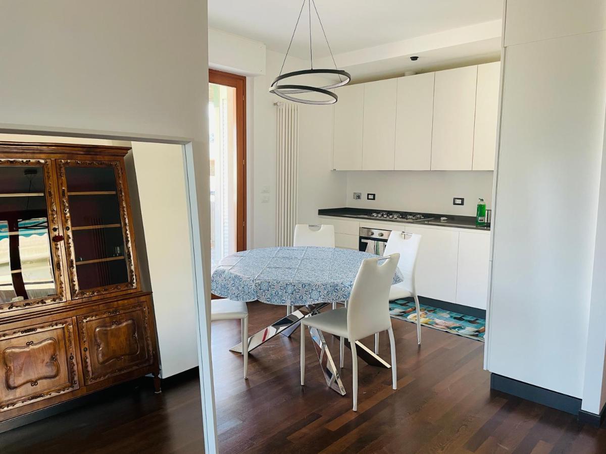 Apartamento Attico Vista E Fronte Mare Zaffiroblu Con Posto Auto Montesilvano Marina Exterior foto